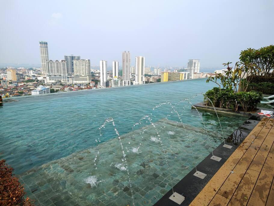 Infinity Pool 2Br Suite 7Pax @Beacon @Georgetown المظهر الخارجي الصورة