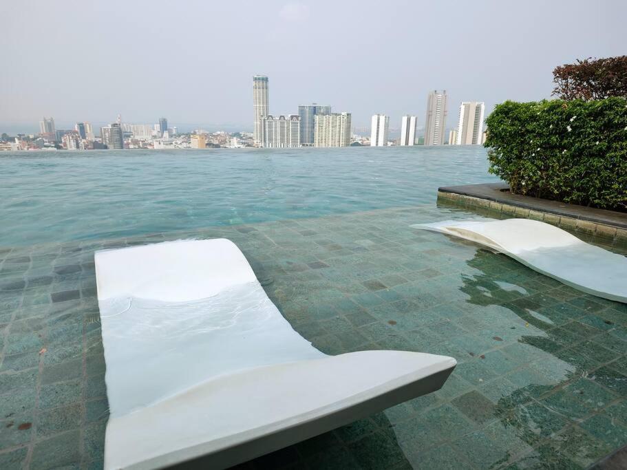 Infinity Pool 2Br Suite 7Pax @Beacon @Georgetown المظهر الخارجي الصورة